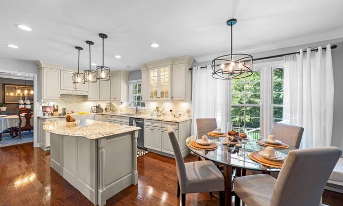 Greensboro House | 5 Bedroom Immaculate & Stylish Home in Quiet Area