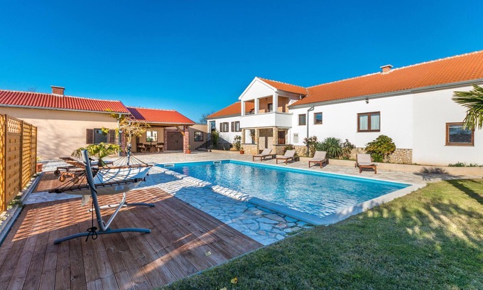 Benkovac House | 5 bedroom nice home in Miranje