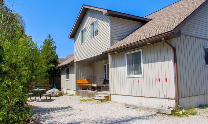 Miller Lake House | 5 Bedroom, Quiet, family retreat on beautiful Bruce Peninsula. game/rec room!