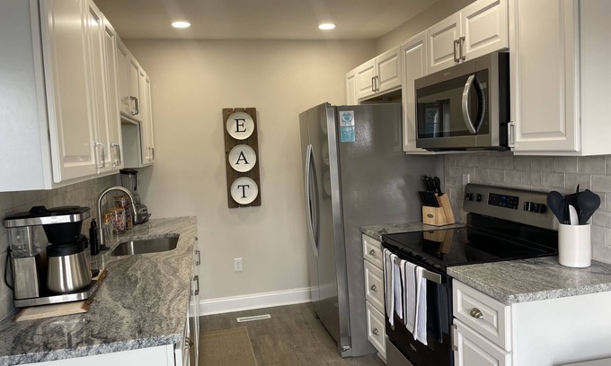 New Castle House | 5 Bedroom Townhome near UD campus