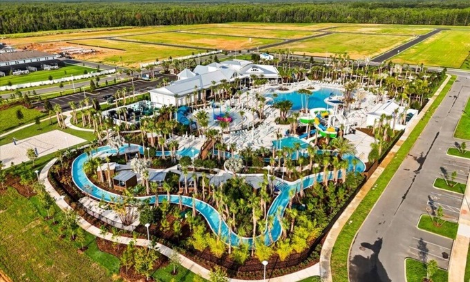 Four Corners House | 5 Bedrooms/4.5 Bathrooms/Windsor Cay (16192 PF)