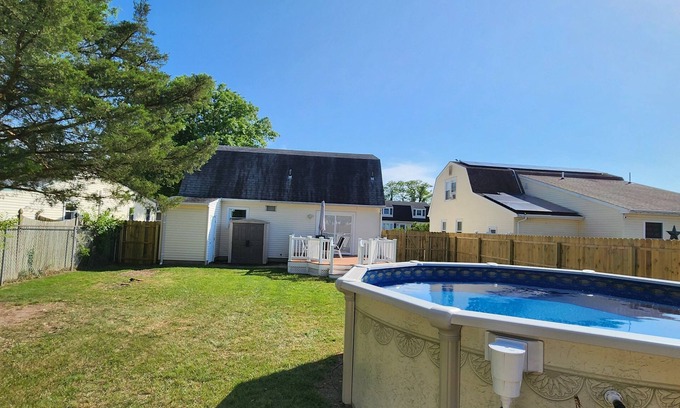 Villas House | 5 BEDROOMS and POOL, Hottub, Large Fenced Yard, Near Bay Beaches, PET FRIENDLY