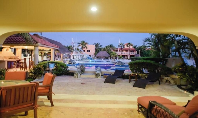 Puerto Aventuras House | 5 Bedrooms Marina Front Villa + Boat trip included after 7 nights Rental!