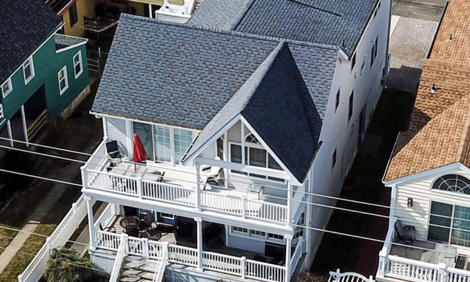 North End House | 5⭐️ “BEST TIME OF the YEAR AVAILABLE!” SEPT 27th to NOV 30th! 1 BLOCK TO BEACH!
