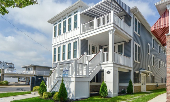 North End Condo | 5 BR/3 BA, 2nd floor, ELEVATOR, close to beach, boards, town in center of OCNJ