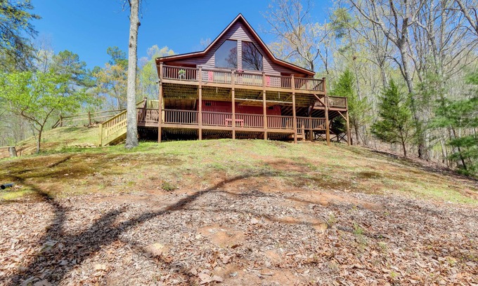Murphy Cabin | 5 Mi to Cherokee Lake: Pet-Friendly Cabin w/Deck!