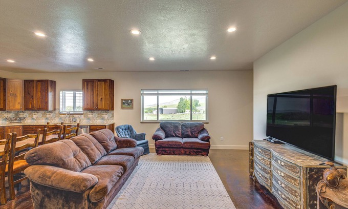 Swanlake Cabin | 5 Mi to Devil Creek Reservoir: Idaho Farmhouse!