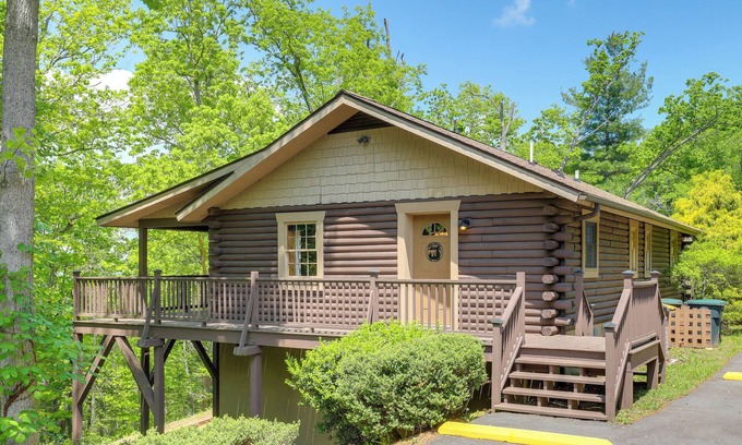 Asheville Cabin | 5 Mi to Dtwn Asheville: Tranquil Cabin Retreat!