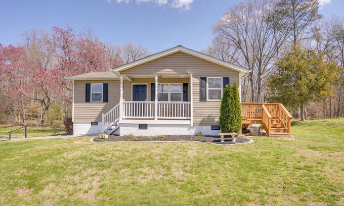 Fredericksburg House | 5 Mi to Dtwn Fredericksburg: Family Gem w/Yard