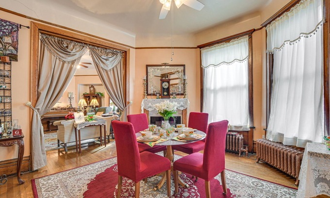 East Garfield Park House | 5 Mi to Millennium Park: Apartment w/Fireplaces