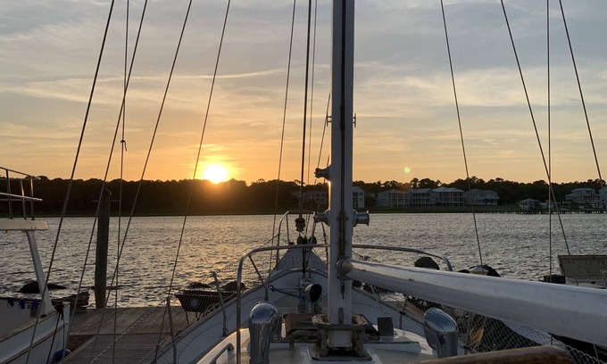 North Carolina Coast Boat Rental | 5 min walk to beach! Perfect for Families!Cheoy Lee Sailboat stay!Dog friendly!