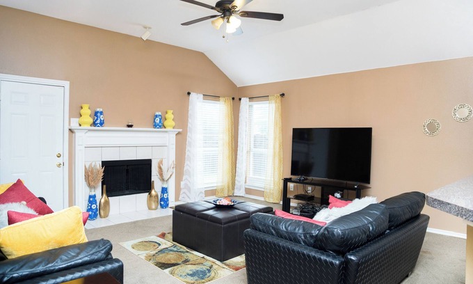 Southeast Arlington House | 5 mins from the AT&T Stadium