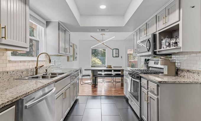 Austin House | 5 mins to Zilker Modern Marvel /Family escape