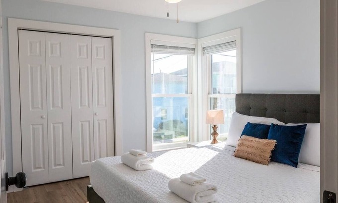 North Carolina Coast House | 5-Minute Walk to Beach & Boardwalk, Full kitchen!