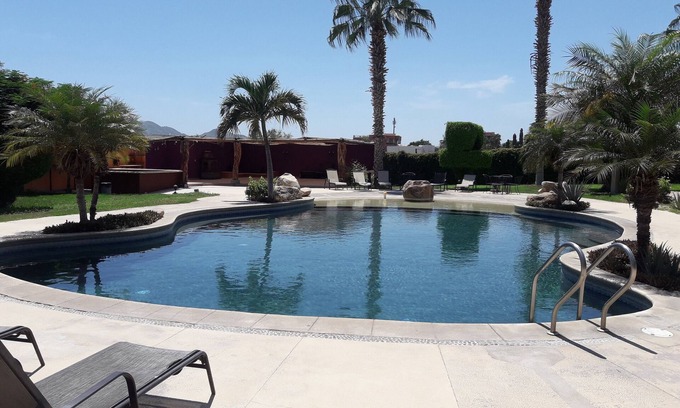 Colonia El Progreso Apartment | 5 minutes to the beach! Family-sized condo with large pool fastWifi & deck