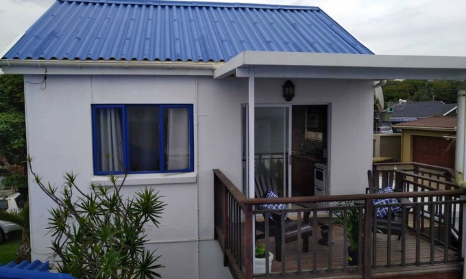 Kingsborough Apartment | 5 minutes walk or drive to the nearest beach - warm Indian Ocean -