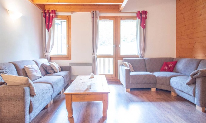 Les Avanchers-Valmorel Apartment | 5-room duplex with balcony, pets allowed, ski-in/ski-out