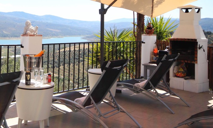 Iznajar Villa | 5 Star, 3 Double Bedroom Villa, with Fantastic Lake Views