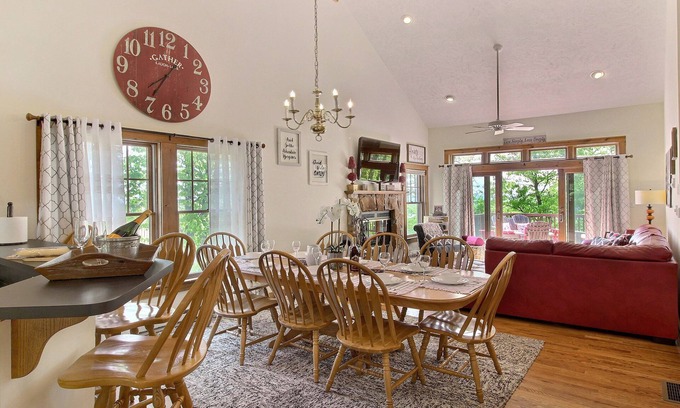 Tannersville House | 5 STAR!AUGUST 2 WEEK SPECIAL, 4 Bed/4 Bath/Hot Tub/Full Bsmnt/Game Rm