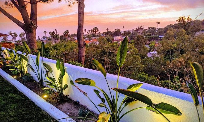 Coastal San Pedro House | 5 Star Oceanview Retreat - A Luxury Villa with Resort Amenities