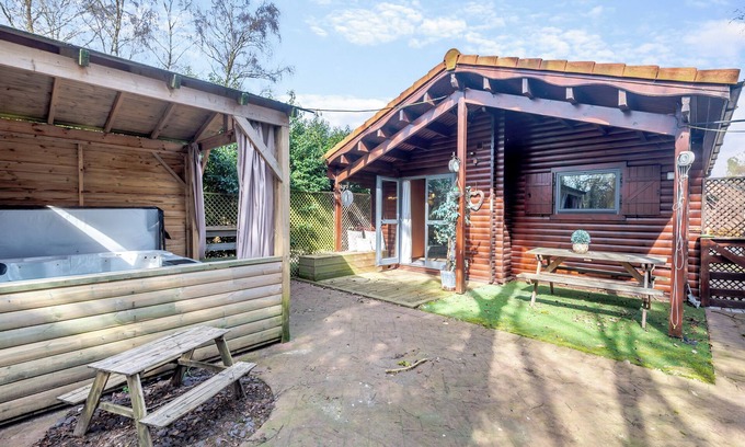 Tattershall Cottage | 5 The Glades - UK46753
