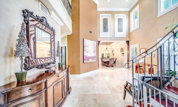 Victoria Park House | 50% off 5BR Luxury Mins to Las Olas, Shops & Beach