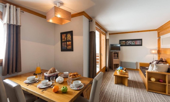 La Toussuire Apartment | 50m from ski slopes, swimming pool, sauna, hammam, terrace, balcony, tv, ski locker, 52-62m²