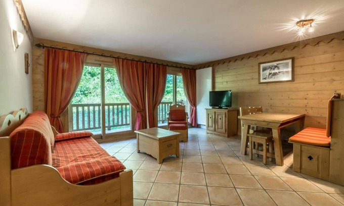 Les Belleville Apartment | 50m from ski slopes, 4th floor, view mountain, fitness, swimming pool, sauna, hammam, balcony, tv