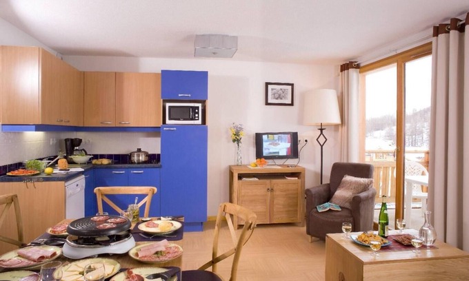 Les Orres Apartment | 50m from shops, swimming pool, balcony, 60-70m², Les Orres