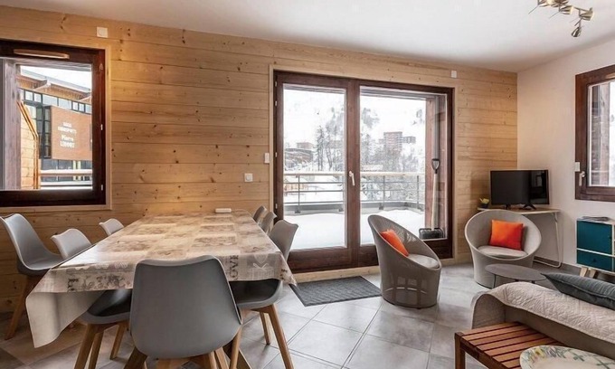 Plagne Centre Apartment | 50m from ski slopes, 4th floor, view resort, terrace, parking, tv, ski locker, 60m², La Plagne