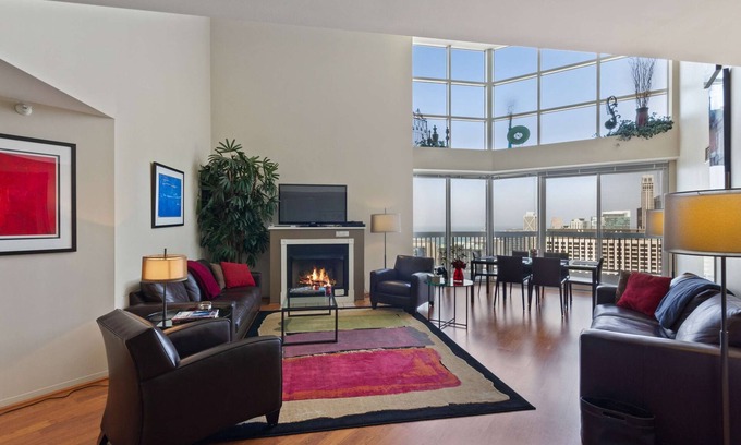 Downtown Chicago Apartment | 51/52nd Floor Penthouse-VIEWS, Fireplace, Pool
