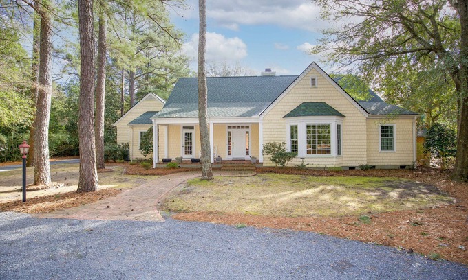 Pinehurst House | 510 Linden : 5 BR, 5 BA House in Pinehurst, Sleeps 12
