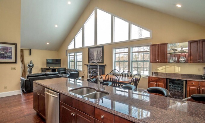 North Conway House | 52-1 Locust Lane North Conway