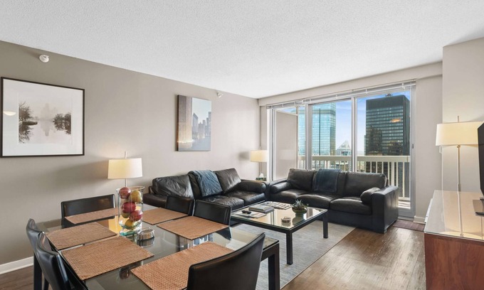 Downtown Chicago Apartment | 53 Floor MagMile Penthouse Views, Balcony, Pool