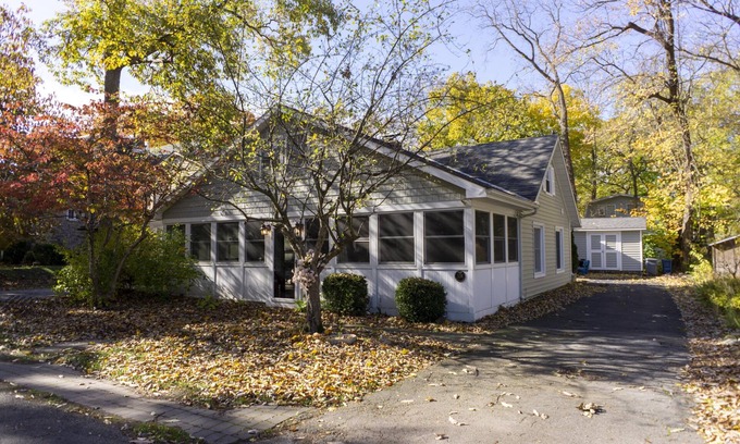 Lakeside Cottage | 536 Cherry in Lakeside