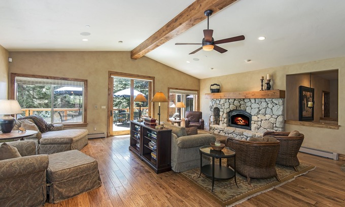 Incline Village House | 5400' Fam Home w/6 BD, 6.5BR, Hot Tub. XMAS RATE LOWERED DUE TO A CANCELLATION!