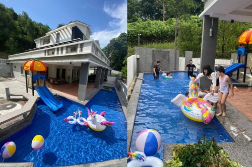 Bayan Lepas House | 55PAX 9BR Villa with Kids swimming Pool, KTV, BBQ n Pool Tables near SPICE Arena Penang 9800 SQFT