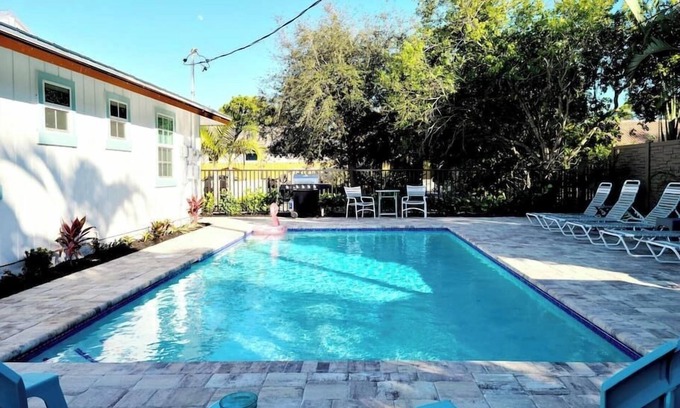 Naples Park Cottage | 562 Beachy Keen Cottage| New Pool | Mins 2 Beaches