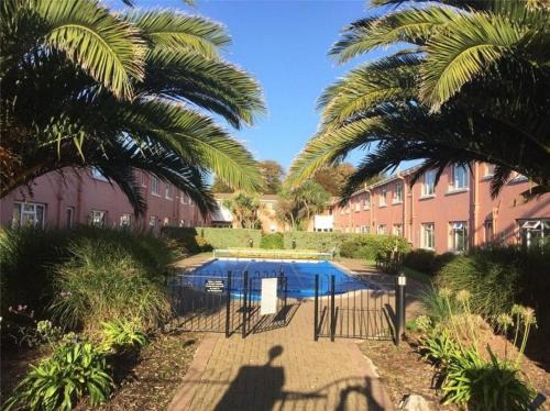 Paignton Apartment | 57 New Esplanade Court, Beach Close By Pool View