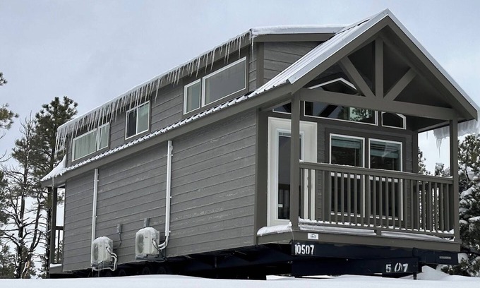 Williams Ski Chalet | 5A Cozy bedroom chalet with Mountain View ,AC and Wi-Fi in Beautiful Williams