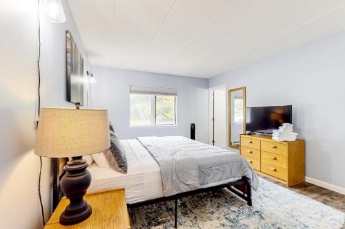 West Dover House | 5B Mountain Village- Unit B