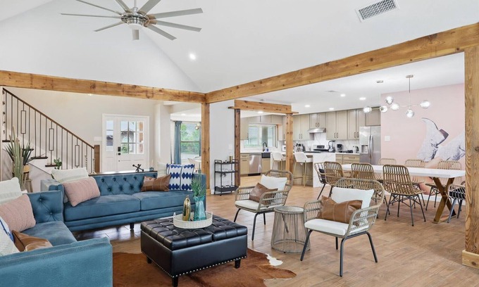 North Richland Hills House | 5BD Vacation Retreat w Pool, Games, Golf Simulator
