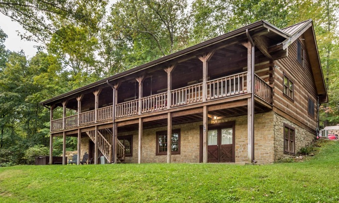 Nashville Cabin | 5BR, 3 BA. Log Cabin