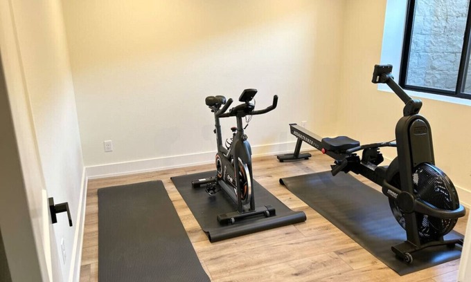 Red Lodge House | 5BR (4 King En-Suites) w/Sauna, Game Room, Mountain Views