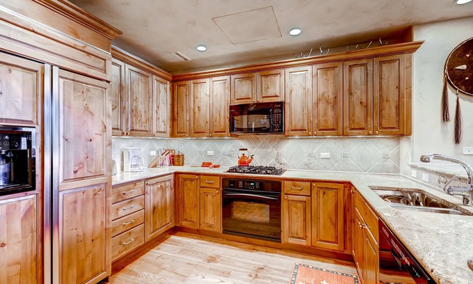 Edwards Condo | 5br/5ba , Ski In/out In Arrowhead, 3523 Sq Ft! 5 Bedroom Condo by RedAwning