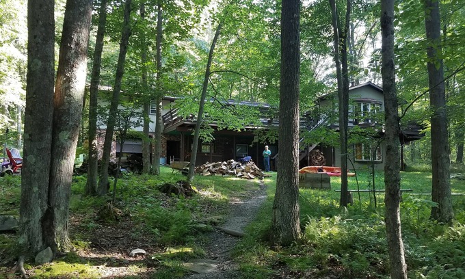 McHenry House | 5BR lakefront Cottage. Almost Heaven offers a true family retreat at Deep Creek
