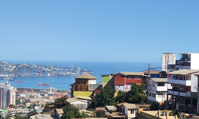 Valparaiso Apartment | 5Charming 3-bedroom apartment with fitness room and WiFi in vibrant Valparaíso
