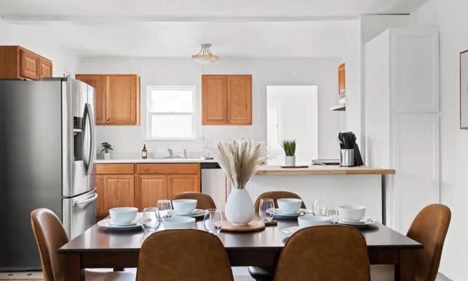 Nampa House | 5th St Modern in prime Nampa location