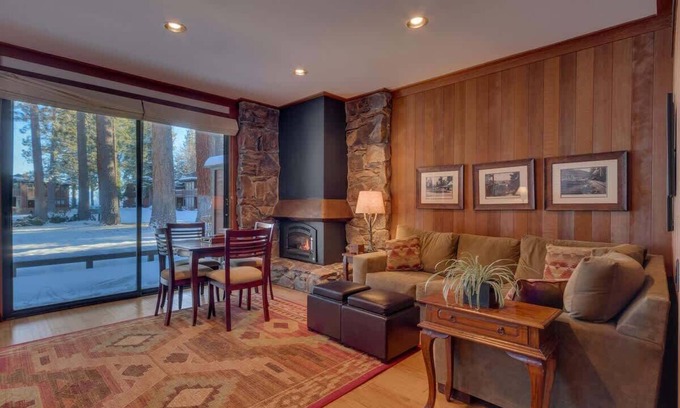 Tahoe Tavern House | 6-8 Miles to Palisades|Alpine|Homewood|Walk to TC