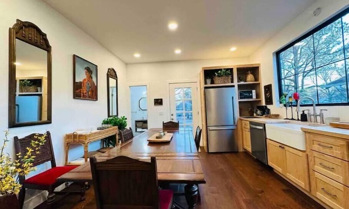 Springfield House | 6 Bed, 3 Bath! Right by MSU, Downtown SGF!